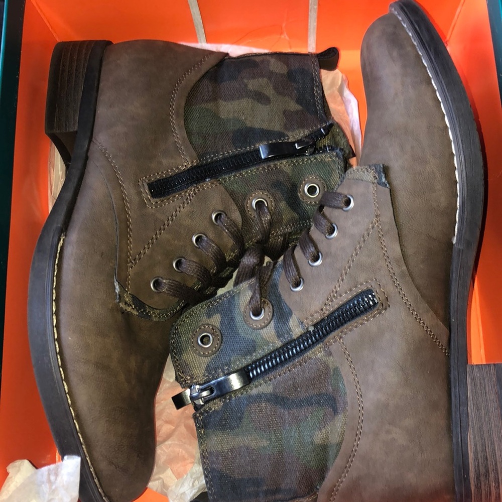 Short ankle boots